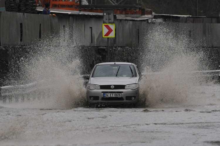 <p><span style="color:#B22222"><strong>"KIŞ BİTTİ" MESAJI</strong></span></p>

<p>&nbsp;</p>

<p>Sıcaklıkların genel olarak y&uuml;kseldiğini belirten Tek, "İstanbul'da gece sıcaklıkları 9, g&uuml;nd&uuml;z 17-18 derece civarında. Artık kıştan &ccedil;ıktık diyebiliriz" dedi.</p>
