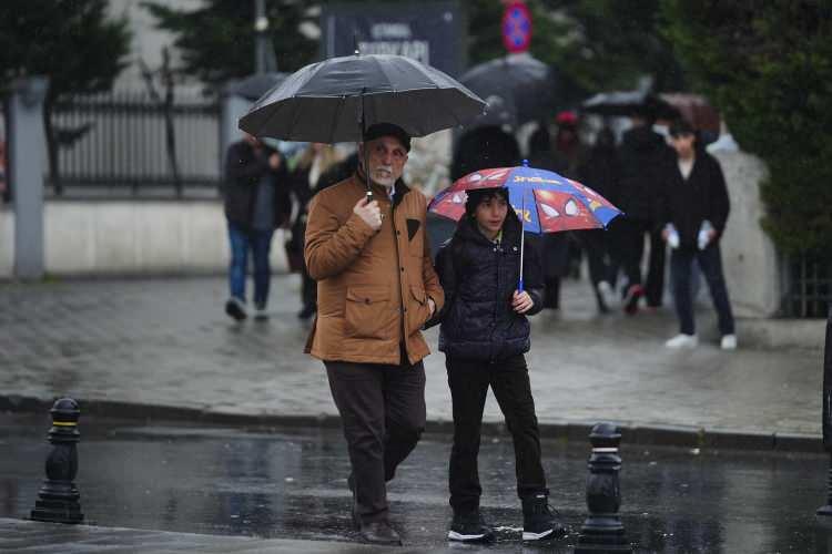 <p>Net bir değerlendirme yapan Tek, "Kış bitti diyebiliriz. &Ouml;zellikle batı b&ouml;lgelerde artık soğuk hava etkisini kaybetti" s&ouml;zleriyle bahar havasına ge&ccedil;ildiğini vurguladı.</p>

<p>&nbsp;</p>
