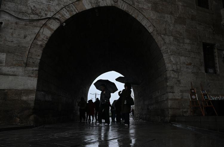 <p>Tek, don riski bulunmadığını ve kışın b&uuml;y&uuml;k &ouml;l&ccedil;&uuml;de sona erdiğini ifade etti.</p>

<p>&nbsp;</p>
