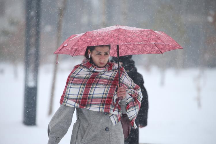 <p><br />
BATI KARADENİZ<br />
&Ccedil;ok bulutlu, b&ouml;lge genelinin aralıklı sağanak ve g&ouml;k g&uuml;r&uuml;lt&uuml;l&uuml; sağanak yağışlı ge&ccedil;eceği tahmin ediliyor. Yağışların, b&ouml;lge genelinde (Sinop haric) yerel kuvvetli olması bekleniyor.</p>

<p>BOLU &deg;C, 18&deg;C<br />
&Ccedil;ok bulutlu, aralıklı sağanak ve g&ouml;k g&uuml;r&uuml;lt&uuml;l&uuml; sağanak yağışlı ge&ccedil;eceği tahmin ediliyor. Yağışların, yerel kuvvetli olması bekleniyor.</p>

<p>D&Uuml;ZCE &deg;C, 22&deg;C<br />
&Ccedil;ok bulutlu, aralıklı sağanak ve g&ouml;k g&uuml;r&uuml;lt&uuml;l&uuml; sağanak yağışlı ge&ccedil;eceği tahmin ediliyor. Yağışların, yerel kuvvetli olması bekleniyor.</p>

<p>KASTAMONU &deg;C, 16&deg;C<br />
&Ccedil;ok bulutlu, aralıklı sağanak ve g&ouml;k g&uuml;r&uuml;lt&uuml;l&uuml; sağanak yağışlı ge&ccedil;eceği tahmin ediliyor. Yağışların, yerel kuvvetli olması bekleniyor.</p>

<p>ZONGULDAK &deg;C, 18&deg;C<br />
&Ccedil;ok bulutlu, aralıklı sağanak ve g&ouml;k g&uuml;r&uuml;lt&uuml;l&uuml; sağanak yağışlı ge&ccedil;eceği tahmin ediliyor. Yağışların, yerel kuvvetli olması bekleniyor.</p>
