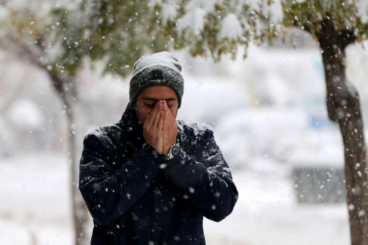 <p>SİİRT 4&deg;C, 17&deg;C<br />
&Ccedil;ok bulutlu, aralıklı sağanak yağışlı</p>

<p>ŞANLIURFA 11&deg;C, 12&deg;C<br />
&Ccedil;ok bulutlu, aralıklı sağanak yağışlı ge&ccedil;eceği tahmin ediliyor. Yağışların batısında yerel kuvvetli olması bekleniyor.</p>
