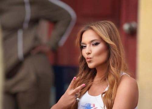 <p><strong>&Uuml;nl&uuml; şarkıcı Demet Akalın, son olarak yaşadığı bu s&uuml;re&ccedil;te yapay zekanın geldiği noktaya dikkat &ccedil;ekerek,&nbsp; dolandırıcılıklara karşı dikkatli olmak gerektiğini vurguladı.</strong></p>
