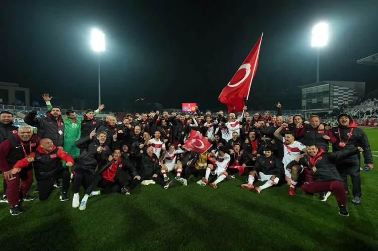 <p>Yapılan &ccedil;alışmada A Milli Takım ile ilgili yapılan değerlendirmede şu ifadeler kullanıldı:<br />
&nbsp;</p>
