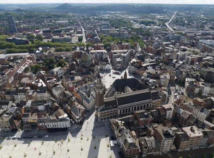 <p><strong>Bir d&ouml;nem herkesin dalga ge&ccedil;tiği ve 'd&uuml;nyanın en &ccedil;irkin yeri' olarak d&uuml;nya basınında yer alan şehir artık turistlerin yeni g&ouml;zdesi oldu. Bu algıyı tersine &ccedil;eviren isim rehber Nicolas Buisssart oldu. İşte d&uuml;nyanın en &ccedil;irkin şehri olarak turistik bir projeye d&ouml;n&uuml;şen o yer...</strong></p>
