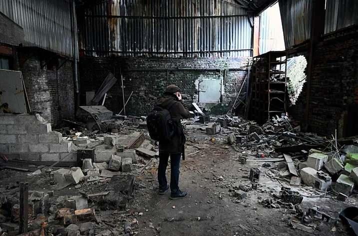 <p>Kırık camlı, &ccedil;&ouml;km&uuml;ş tavanlı ve grafitilerle kaplı yapılar fotoğraf&ccedil;ılar, sosyal medya kullanıcıları ve macera arayan turistler i&ccedil;in ilgi odağı oluyor.</p>

<p>&nbsp;</p>
