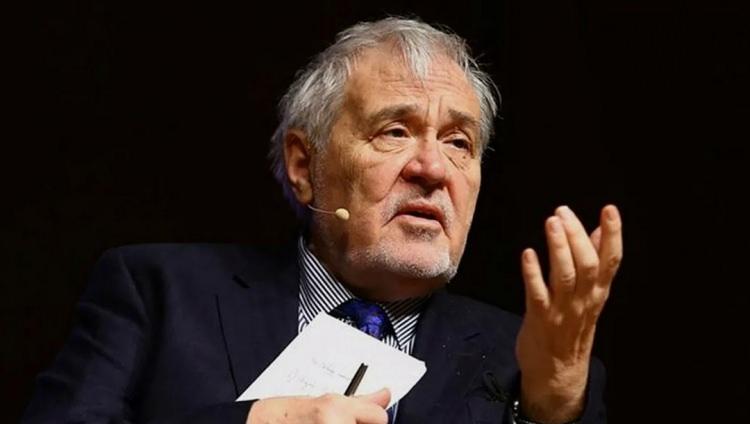 <p><strong>AİLESİ DUYURDU</strong></p>

<p>Ortaylı'nın sosyal medya hesabından yapılan a&ccedil;ıklamada, <strong>"Onun sesi, fikirleri ve hatırası; kitaplarında, programlarında ve hafızalarımızda yaşamaya devam edecek. Bu mirası yaşatabilmek, onun d&uuml;ş&uuml;nce d&uuml;nyasını ve bıraktığı kıymetli izleri gelecek nesillere aktarabilmek adına sosyal medya hesapları aktif kalmaya devam edecektir"</strong> ifadelerine yer verildi.</p>
