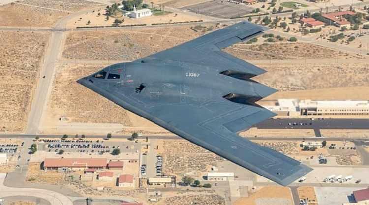 <p>ABD, 28 Şubat'ta başlattığı saldırılarda ilk kaybını 2 Mart'ta verdi. ABD'ye ait 3 F-15, Kuveyt'in "dost ateşi" sonucu d&uuml;şt&uuml;. U&ccedil;aklarda bulunan 6 pilot sağ kurtuldu.</p>

<p>&nbsp;</p>
