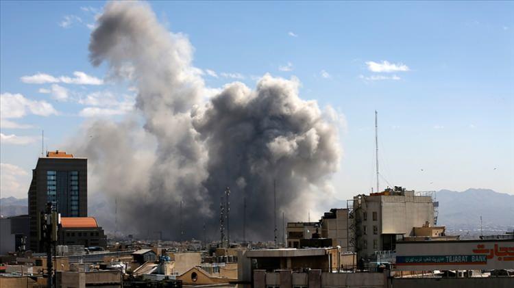 <p><span style="color:#B22222"><strong>GE&Ccedil;MİŞTE &Ouml;RNEKLER VAR</strong></span></p>

<p>&Ouml;te yandan ABD askerlerinin d&uuml;n d&uuml;şen u&ccedil;aklardan sağ kurtulmasının ardından benzeri olaylar akıllara geldi.</p>
