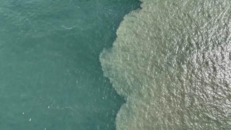 <p><strong>İSTANBUL BOĞAZI'NDA RENK DEĞİŞİMİ</strong></p>

<p>Meteoroloji Genel M&uuml;d&uuml;rl&uuml;ğ&uuml;&rsquo;n&uuml;n uyarılarının ardından yaklaşık 4 g&uuml;n s&uuml;ren ve metrekareye 97,8 kilogram yağış d&uuml;şen sağanak sonrası, derelerden taşan &ccedil;amurlu su İstanbul Boğazı&rsquo;na karıştı.&nbsp;</p>
