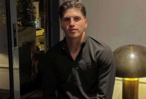 <p>Yıldızhan, savcılık sorgusu sırasında katil zanlısı Alaattin Kadayıf&ccedil;ıoğlu'nun ailesiyle olan k&ouml;kl&uuml; ilişkisine dikkat &ccedil;ekerek savunmasına başladı. Zanlının babası olan &uuml;nl&uuml; iş insanı Bilal Kadayıf&ccedil;ıoğlu ile hemşehri olduklarını belirten sanat&ccedil;ı, aralarındaki samimiyetin boyutunu anlatırken, <span style="color:#B22222"><strong>"&Ccedil;ocuklarımın kirvesi, k&ouml;yl&uuml;m."</strong></span> ifadesini kullandı.&nbsp;</p>
