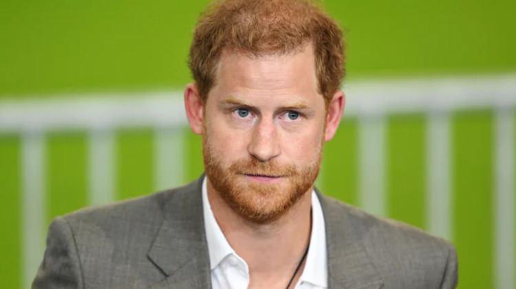 <p><strong>Yazışmalarda dikkat &ccedil;eken d&ouml;nem ise Harry'nin Meghan Markle ile ilişkisinin ilk d&ouml;nemlerini ve annesi Prenses Diana'nın &ouml;l&uuml;m yıl d&ouml;n&uuml;m&uuml; gibi hassas ve kritik zaman dilimlerinde ge&ccedil;tiği g&ouml;r&uuml;l&uuml;yor.</strong></p>
