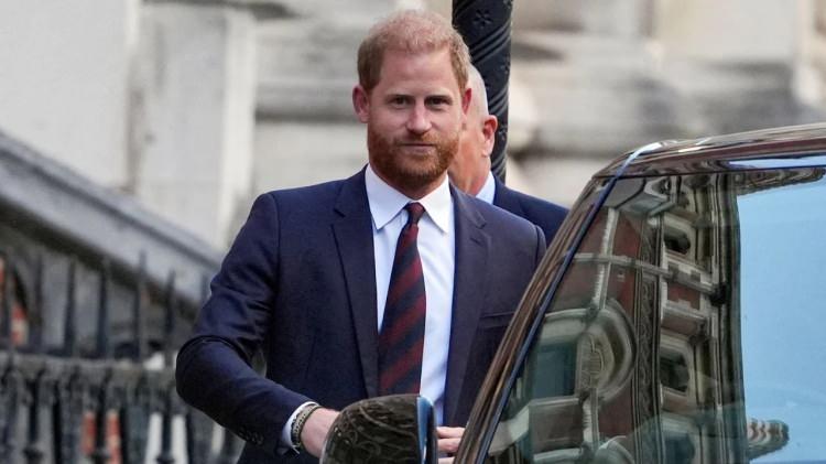 <p><strong>Gazeteci Charlotte Griffiths ile "sarılma" ve "yaramazlık" temalı yazışmaları ortaya &ccedil;ıkan Harry'nin, bilgilerin sadece hacklenme yoluyla elde edilebileceği iddiası bu kanıtlarla sarsıldı.</strong></p>
