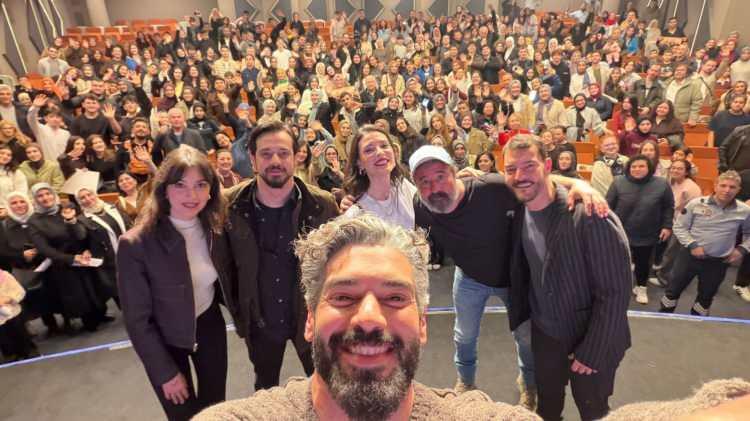 <p>Balaban Bey Kalesi'nden y&uuml;r&uuml;y&uuml;şe başlayan kortej, Eşrefiler, İpek&ccedil;ilik, Atat&uuml;rk Caddesi ve Saltanat Kapı'dan ge&ccedil;ip Tophane Meydanı'na geldi.&nbsp;</p>

<p>&nbsp;</p>
