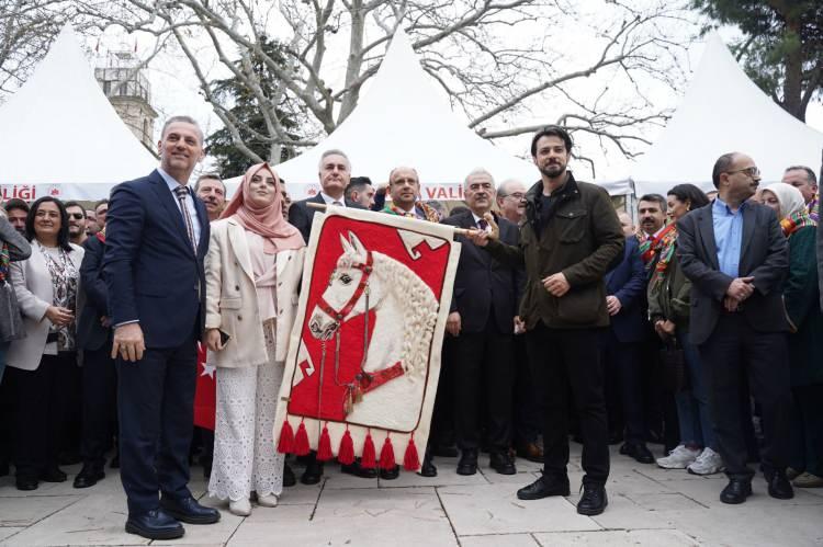 <p>Bursa'nın fethinin 700. yılı; K&uuml;lt&uuml;r ve Turizm Bakanlığı, Bursa Valiliği ve Yıldırım Belediyesi işbirliğiyle ger&ccedil;ekleştirilen etkinliklerle kutlanıyor. Kuruluş Orhan dizisi oyuncuları, Bursa'nın fethi'nin 700. yıl anma y&uuml;r&uuml;y&uuml;ş&uuml;ne katıldı.&nbsp;</p>
