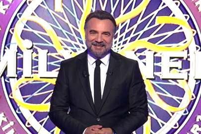 <p><strong>ATV ekranlarının reyting rekortmeni yarışma programı "Kim Milyoner Olmak İster", her hafta birbirinden heyecan dolu anları izleyenlerle buluşturuyor. Pek &ccedil;ok kategoriden dikkat &ccedil;eken soruların yer aldığı fenomen programda b&uuml;y&uuml;k &ouml;d&uuml;le ulaşmak isteyen yarışmacılar, adeta kıyasıya bir m&uuml;cadele veriyor.</strong></p>
