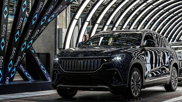 <p>Meclis Genel Kurulu, engel oranı y&uuml;zde 40 ve &uuml;zeri olan ortopedik engellilere &Ouml;TV'siz ara&ccedil; hakkı veren d&uuml;zenlemeyi onayladı.</p>

<p>TBMM Genel Kurulunda, ekonomiye ilişkin d&uuml;zenlemeleri de i&ccedil;eren Bazı Kanunlarda Değişiklik Yapılmasına Dair Kanun Teklifi'nin 3 maddesi daha kabul edildi, d&uuml;zenlemeye yeni bir madde ihdas edildi.</p>
