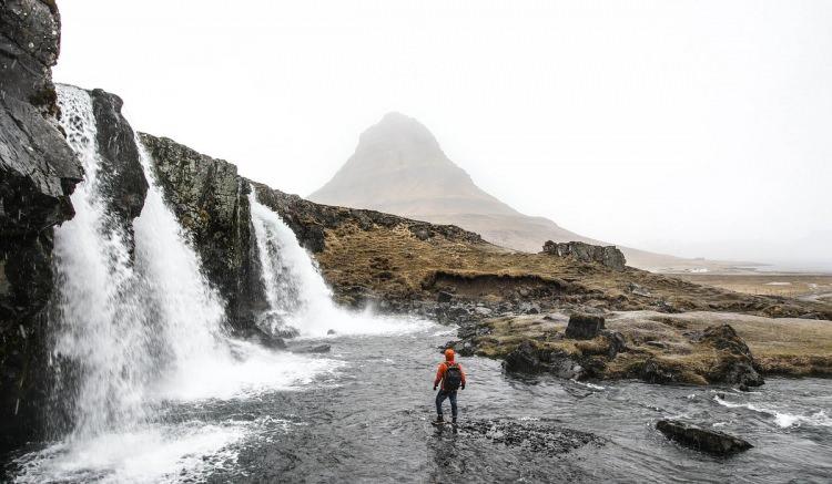 Sıradışı iş ilanı! 43 bin euro maaş verilecek: Tek şart "k&ouml;t&uuml; fotoğraf &ccedil;ekmek"