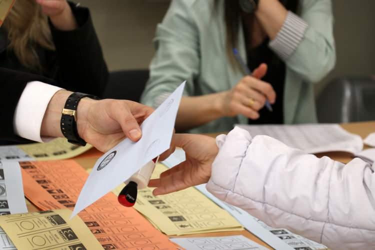 <p><span style="color:#B22222"><strong>FİKRİM YOK/ CEVAP YOK:%4.9</strong></span></p>
