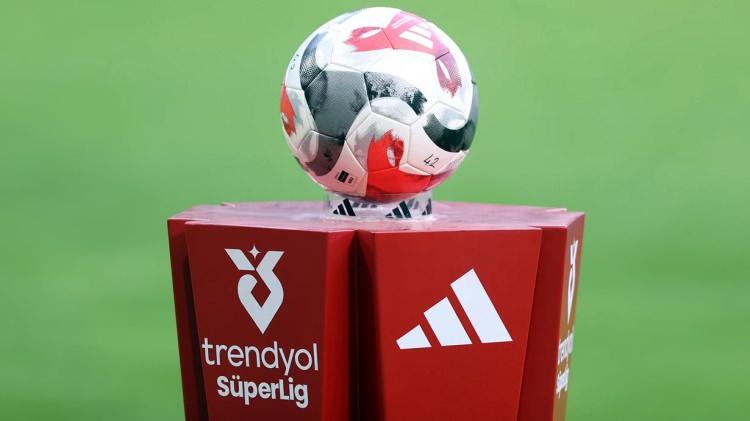 <p>Yapay zeka, S&uuml;per Lig'in 28. haftasında oynanacak Trabzonspor-Galatasaray ve Fenerbah&ccedil;e-Beşiktaş ma&ccedil;larının sonucunu tahmin etti.</p>
