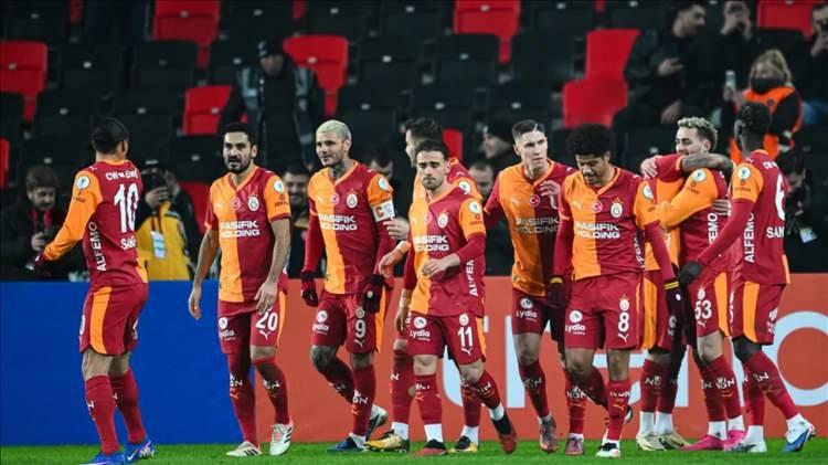 <p>Galatasaray'ın ise Trabzonspor ma&ccedil;ında&nbsp;Uğurcan, Singo, Davinson, Abd&uuml;lkerim, Jakobs, Torreira, Lemina, Yunus, Lang, Barış, Icardi 11'i ile m&uuml;cadele etmesi bekleniyor.</p>
