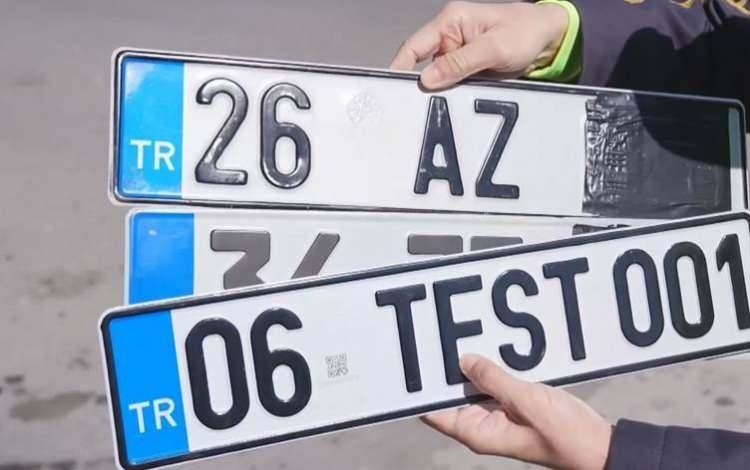 <p><strong>3. Plakam hatalı basılmışsa ne yapmalıyım?</strong></p>

<p>&nbsp;</p>

<p>Eğer plakanız TŞOF tarafından verilmiş ancak hatalı basılmışsa ceza almazsınız. Ancak en kısa s&uuml;rede trafik tescil birimlerine başvurarak değişim s&uuml;recini başlatmanız gerekir.</p>
