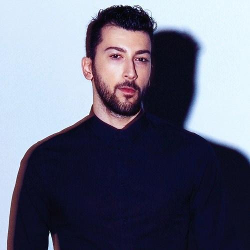 <p><strong>Annesini izleyemeye gelen &Ccedil;ağın'ı g&ouml;renler "Resmen Hande Yener'in kopyası", "Aynı annesi", "Bu kadar benzerlik olmaz!" yorumlarında bulundular.</strong></p>
