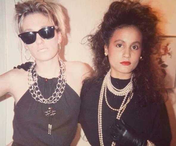 <p>10 yaşından beri hi&ccedil; g&uuml;l&uuml;msemeyen Tess Christian, y&uuml;z ifadesini bilin&ccedil;li şekilde kontrol ederek g&uuml;lmekten ka&ccedil;ınmasıyla dikkat &ccedil;ekiyor.&nbsp;</p>
