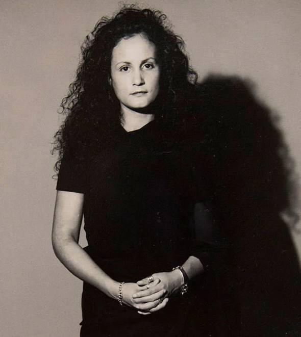 <p>&Ccedil;evresindekiler tarafından zaman zaman "<strong>duygusuz"</strong>&nbsp;ya da "<strong>soğuk"&nbsp;</strong>olarak nitelendirilse de Christian, bunun tamamen kişisel bir tercih olduğunu vurguluyor. Hatta bazılarına g&ouml;re bu durum olduk&ccedil;a sıra dışı olsa da, o kendini ifade etmenin farklı yolları olduğunu d&uuml;ş&uuml;n&uuml;yor.</p>
