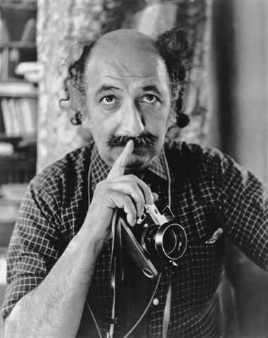 <p><strong>Foto muhabirliğinin d&uuml;nyaca &uuml;nl&uuml; ismi <span style="color:#800000">Ara G&uuml;ler'in</span> arşivinden se&ccedil;ilen &ccedil;ok &ouml;zel bir koleksiyon, sanatseverlerle buluşuyor.</strong></p>
