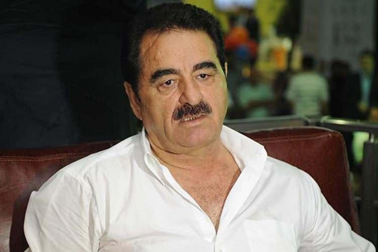 <p><strong>İmparator lakaplı &uuml;nl&uuml; t&uuml;rk&uuml;c&uuml; <span style="color:#FF0000">İbrahim Tatlıses</span>, İstanbul'daki evinde aniden rahatsızlanarak hastaneye kaldırıldı. Bakteriyel bir enfeksiyon nedeniyle yoğun bakım servisine alınan sanat&ccedil;ının sağlık durumu iyi olduğu &ouml;ğrenilirken, bu zorlu s&uuml;re&ccedil; aile krizinde bir gelişmeye sebebiyet verdi.</strong></p>
