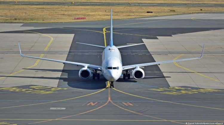 <p>Bağımsız Kabin Personeli Organizasyonu (UFO) sendikasından yapılan a&ccedil;ıklamaya g&ouml;re, ana marka Lufthansa ile b&ouml;lgesel yan kuruluşu Cityline'da &ccedil;alışan kabin g&ouml;revlileri, devam eden toplu iş s&ouml;zleşmesi g&ouml;r&uuml;şmelerinde uzlaşma sağlanamaması nedeniyle greve gidecek.</p>
