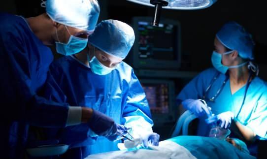 <p><span style="color:#B22222"><strong>D&Uuml;NYADA BİR İLK</strong></span></p>

<p>Avrupa'nın uluslararası alanda en tanınmış kardiyologlarından ve Justus-Liebig &Uuml;niversitesi Kardiyoloji ve Anjiyoloji b&ouml;l&uuml;m&uuml;nde g&ouml;rev yapan Prof. Samuel Sossalla da "(Trik&uuml;spit) D&uuml;nyadaki ilk kapak implantasyonu vakasıyla Prof. İnce, tamamen yeni yollar a&ccedil;ıyor ve Vdyne kapak implantasyonuyla d&uuml;nya &ccedil;apında &ouml;nemli ve yeni bir kapak teknolojisi i&ccedil;in bilimsel zemin hazırlıyor." ifadelerini kullandı.</p>
