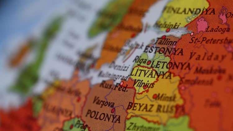 <p><span style="color:#B22222"><strong>LETONYA VE NORVEÇ</strong></span></p> <p>Letonya Başbakanı Evika Silina, X'ten yaptığı paylaşımda, ABD ile İran arasındaki iki haftalık ateşkes anlaşmasını memnuniyetle karşıladıklarını bildirdi.</p> <p>Norveç Dışişleri Bakanı Espen Barth Eide, X hesabından yaptığı paylaşımda, ABD-İran geçici ateşkesini memnuniyetle karşıladıklarını belirtti.</p> <p> </p>