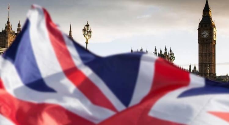 <p>&Ccedil;ocuk ve ebeveynlerin uygulama &ouml;ncesi ve sonrası g&ouml;r&uuml;şmelere katılması sağlanarak kısıtlamaların aile hayatı, uyku d&uuml;zeni ve okul performansı &uuml;zerindeki etkileri değerlendirilecek.</p>

<p>İngiltere Başbakanı Keir Starmer, &uuml;lkede var olan d&uuml;zenlemelerin &ccedil;ocukları internetin zararlı etkilerinden korumadığını belirterek, kısa s&uuml;re i&ccedil;inde 16 yaş altının sosyal medya kullanımını engelleme ya da kısıtlama konusunda gerekli adımı atacaklarını bildirdi.</p>

<p>&nbsp;</p>
