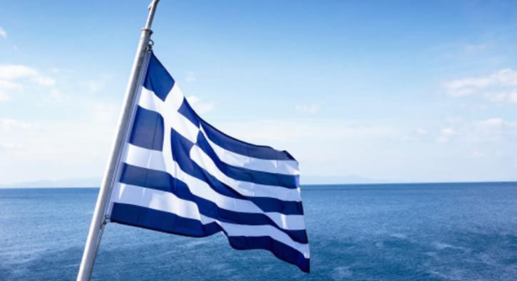 <p>Kararı duyuran Yunanistan Başbakanı Kiryakos Mi&ccedil;otakis, son yıllarda ebeveyn ve uzmanlarla yaptığı g&ouml;r&uuml;şmelerde &ccedil;ocukların stresli olduğu, uyuma zorluğu &ccedil;ektiği, s&uuml;rekli cep telefonlarına baktığı bilgisinin aktarıldığını belirterek, &ccedil;ocukların da uzun s&uuml;re ekrana bakmaları sebebiyle beyinlerinin yorulduğunu s&ouml;yledi.</p>
