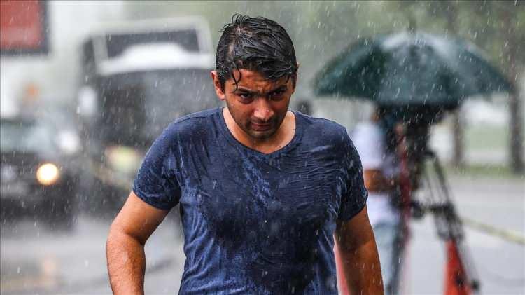 <p>HAVA SICAKLIĞI: Hava sıcaklığının yurt genelinde mevsim normallerinin altında seyredeceği tahmin ediliyor.</p>

<p>R&Uuml;ZGAR: Genellikle g&uuml;ney ve g&uuml;neybatı, Marmara ile zamanla batı kesimlerde kuzeyli y&ouml;nlerden hafif, ara sıra orta kuvvette, Doğu ve G&uuml;neydoğu Anadolu&rsquo;nun doğusunda kuvvetli olarak (40-60 km/saat) esmesi bekleniyor.</p>
