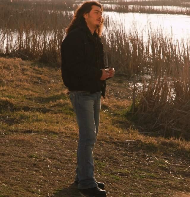 <p><strong>Hem kişiliği hem de g&uuml;&ccedil;l&uuml; sesiyle geniş bir hayran kitlesine sahip olan &uuml;nl&uuml; yıldızın babası Selahattin Akarsu, verdiği r&ouml;portajda oğluna dair &ccedil;arpıcı anılar paylaştı.</strong></p>
