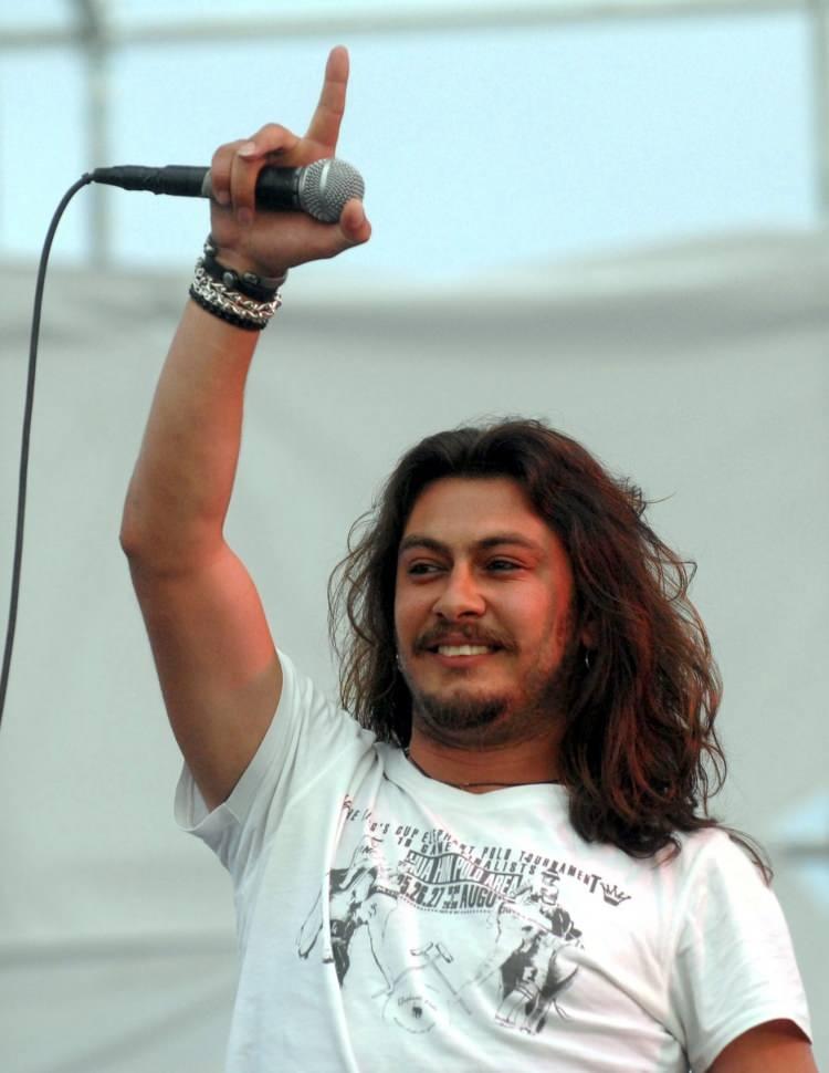 <p><span style="color:#FF0000"><strong>BARIŞ AKARSU'NUN HAYALLERİNİ ANLATTI</strong></span></p>

<p><strong>Oğlunun hayallerini de paylaşan baba Akarsu, "Bana &lsquo;Azıcık para bulayım, tekne yaptıracağım, denizde yaşayacağım&rsquo; diyordu" şeklinde konuştu.</strong></p>
