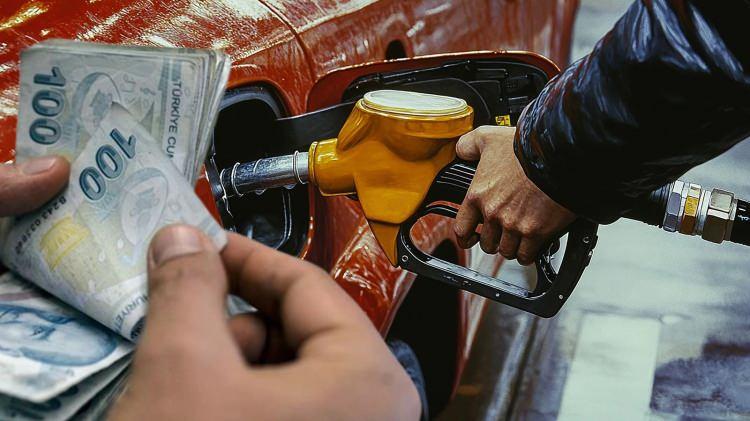 <p>Vakıfbank Worldcard ile 4 adet bin 500 lira ve &uuml;zeri akaryakıt alışverişinize 400 lira Worldpuan veriliyor.</p>
