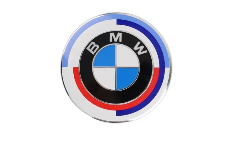 <p>BMW 320i Sedan 5 milyon 355 bin 600 liradan başlayıp 5 milyon 802 bin 900 liraya kadar y&uuml;kseliyor. BMW 5 Serisi 6 milyon 940 bin 900 liradan başlayıp 9 milyon 821 bin 700 liraya kadar y&uuml;kseliyor.</p>
