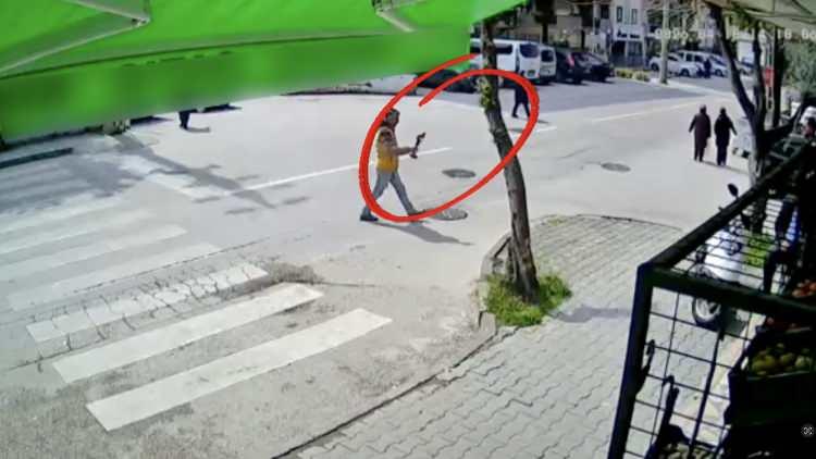 <p><span style="color:#A52A2A"><strong>24 SAAT GE&Ccedil;MEDEN YAKALANDI&nbsp;</strong></span></p>

<p>&nbsp;</p>

<p>Yapılan &ccedil;alışmalar sonucu kimliği tespit edilen B&uuml;lent D. (48), operasyonla kısa s&uuml;rede g&ouml;zaltına alındı.&nbsp;</p>
