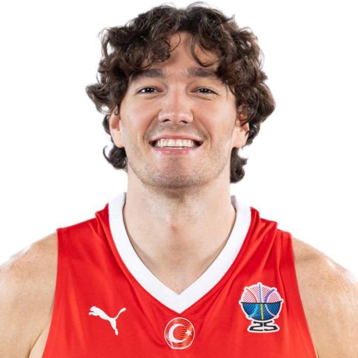 <p><strong>Ancak kiracı, Cedi Osman'ın kariyerini yurt dışında s&uuml;rd&uuml;rd&uuml;ğ&uuml;n&uuml; ileri s&uuml;rerek bu gerek&ccedil;enin samimi olmadığı iddiasıyla taşınmayı reddettiği ve taraflar arasındaki bu uyuşmazlığın yargıya intikal ettiği &ouml;ğrenilmişti.</strong></p>

