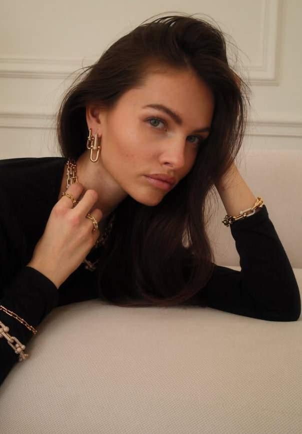 <p><strong>Hen&uuml;z 4 yaşında star ışıklarıyla tanışan, 6 yaşında ise Vogue kapağında yer alan <span style="color:#4B0082">'D&uuml;nyanın en g&uuml;zel kızı' </span>unvanını kazanan <span style="color:#4B0082">Thylane Blondeau,</span> yeni yaşında paylaştığı fotoğraf ile sosyal medyada geniş yankı uyandırdı.</strong></p>
