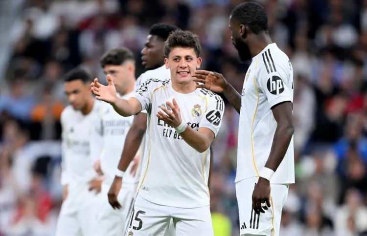 <p>1- Real Madrid 1.34 milyar Euro</p>
