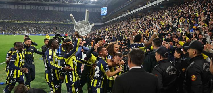 <p>Fenerbah&ccedil;e 247 milyon Euro'luk değeriyle d&uuml;nyanın en pahalı 53'nc&uuml; takımı oldu.</p>
