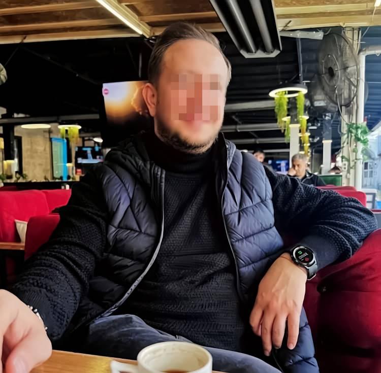 <p><font color="#a52a2a"><strong>DAMAT ADAYI OLDUĞU &Ouml;NE S&Uuml;R&Uuml;LD&Uuml;</strong></font></p>

<p>&nbsp;</p>

<p>Emniyete g&ouml;t&uuml;r&uuml;len Erdi B.&rsquo;in ifadesinde Fatma Ekinci&rsquo;nin kızı ile olan ilişkisinden dolayı <strong><em>"damat adayı"</em></strong> olduğunu &ouml;ne s&uuml;rd&uuml;ğ&uuml; bildirildi.</p>
