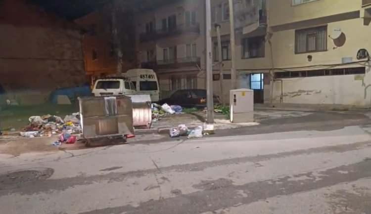 <p>Cumhuriyet savcısının evde yaptığı incelemenin ardından Fatma Ekinci'nin cenazesi otopsi yapılmak &uuml;zere Bursa Adli Tıp Kurumu morguna kaldırıldı.</p>
