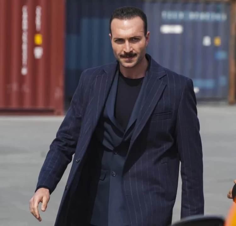 <p><strong>&Uuml;nl&uuml; oyuncu sosyal medya paylaşımında şu c&uuml;mleleri kullanmıştı:</strong></p>

<p><span style="color:#800080"><strong><em>"12 bin Filistinli mahkumun idamı onaylandı. Bunların 4 bini &ccedil;ocuk&hellip; İnsanlık bug&uuml;n ayağa kalkmayacaksa ne zaman kalkacak? İnsan olduğumuzu bug&uuml;n g&ouml;steremeyeceksek ne zaman g&ouml;stereceğiz? L&uuml;tfen susmayın. Paylaşın. Karşı &ccedil;ıkın bu idamlara&hellip;"&nbsp;</em></strong></span></p>
