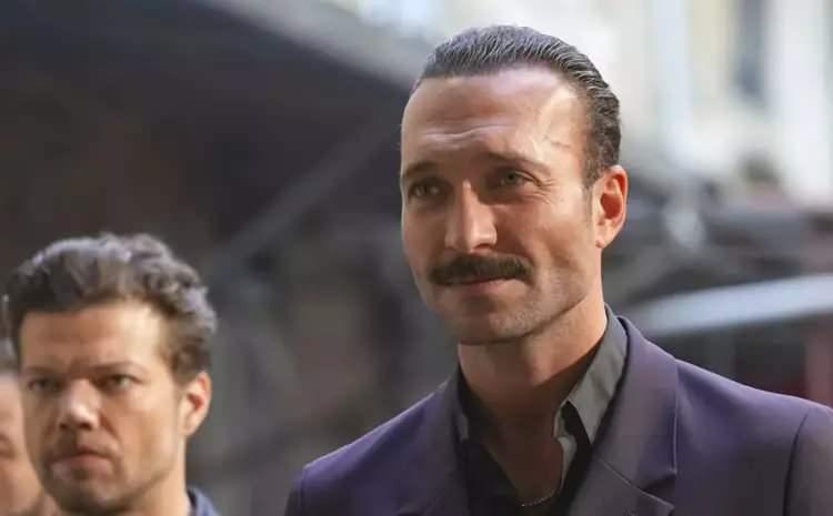 <p><strong>Duruşunda geri adım atmayacağını vurgulayan G&ouml;rkem Sevindik,&nbsp;a&ccedil;ıklamalarını şu s&ouml;zlerle tamamladı:</strong></p>

<p><span style="color:#800080"><strong><em>"Tepkimin arkasındayım. Her yerde zulme karşıyım. D&uuml;nyada vicdan sahibi, ahlak sahibi olan her insan savaşa karşı olmalıdır. Dizimiz orada da &ccedil;ok izleniyor, &ccedil;ok pop&uuml;ler bir dizi. Sevilen de bir karakter olduğumu d&uuml;ş&uuml;n&uuml;yorum. Benim vicdan sahibi oluşum, bu tepkiyi koymam onları hayal kırıklığına uğrattı ama normal bir insanın yapması gereken bir tepkiyi verdim." </em>(DHA)</strong></span></p>
