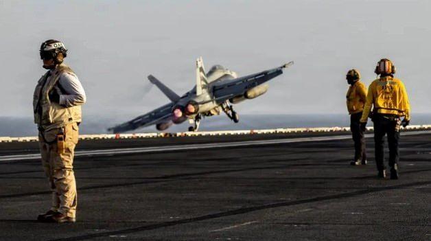 <p>Sahaya ilişkin bir diğer kritik iddia ise operasyonun planlandığı gibi gitmediği y&ouml;n&uuml;nde. Buna g&ouml;re ABD unsurları, &ouml;nceden haritalanmış ancak aktif operasyonlar i&ccedil;in tasarlanmamış bir toprak piste y&ouml;nelmek zorunda kaldı.</p>
